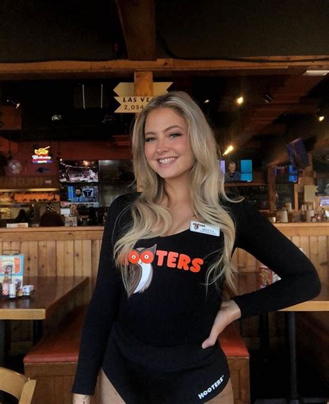 hottest hooters waitress|Hooters (@hootersgirlsonly